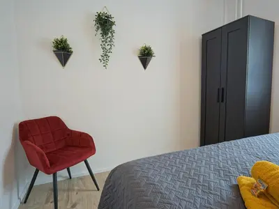 Ein Bett oder Betten in einem Zimmer der Unterkunft Hogulu - 2 - RAUM - App 26 mit Balkon in der Nähe der Jahrtausendbrücke
