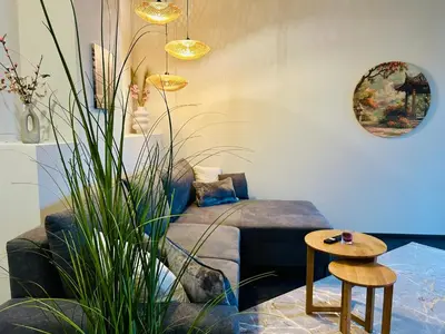 Ein Sitzbereich in der Unterkunft Deluxe Apartment im Grünen mit Balkon und Frühstück im Hotel Reindahls