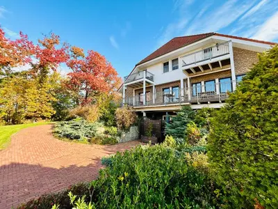 Ein Garten an der Unterkunft Deluxe Apartment im Grünen mit Balkon und Frühstück im Hotel Reindahls