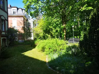 Ein Garten an der Unterkunft Gründerzeitvilla in Berlin Zehlendorf