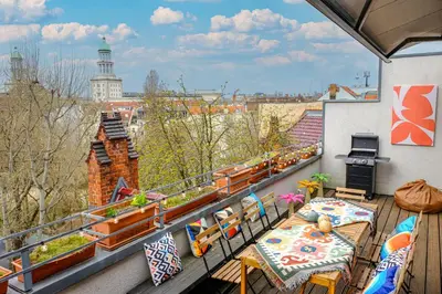 Ein Balkon oder eine Terrasse in der Unterkunft Berlin Roof&Chill Loft I OverTheTop 2-level I 170m2 I 2 Bäder I Bachelor I Familien I Gruppen I Events