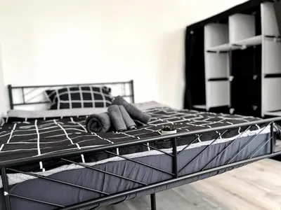 Ein Bett oder Betten in einem Zimmer der Unterkunft HolidayHome Aparments I Spaceous Room in BER-Reinickendorf, 1 Min. to Metro Station