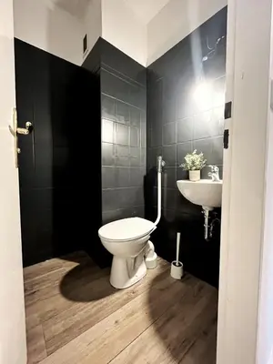 Ein Badezimmer in der Unterkunft HolidayHome Aparments I Spaceous Room in BER-Reinickendorf, 1 Min. to Metro Station