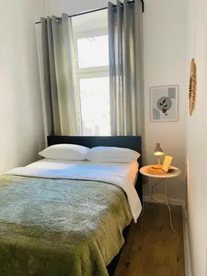 Ein Bett oder Betten in einem Zimmer der Unterkunft StadtOase - Im Kiez von Neukölln 3Zi 100qm