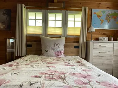 Ein Bett oder Betten in einem Zimmer der Unterkunft Ferienhäuschen in Beetz - in 5 min am See und Wald