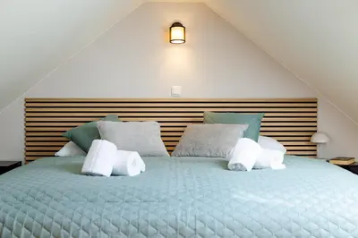 Ein Bett oder Betten in einem Zimmer der Unterkunft MAVA Homes Apartments