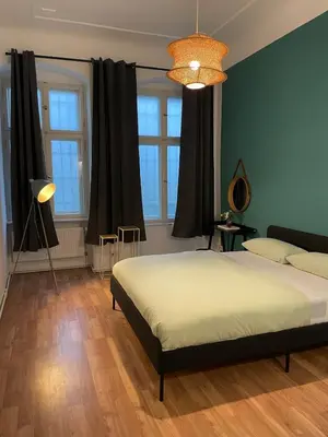 Ein Bett oder Betten in einem Zimmer der Unterkunft Stylish Wohnen in Prenzlauer Kiez nähe Mauerpark