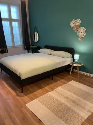 Ein Bett oder Betten in einem Zimmer der Unterkunft Stylish Wohnen in Prenzlauer Kiez nähe Mauerpark