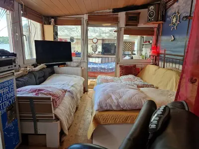 TV/Unterhaltungsangebot in der Unterkunft Wohnung im Terrassenhaus am See von Berlin