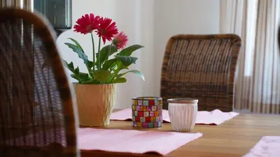 Ein Sitzbereich in der Unterkunft Gartenhaus in Potsdam Wilhelmshorst
