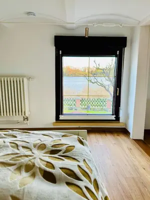 Ein Bett oder Betten in einem Zimmer der Unterkunft Ferienwohnung im Haus am See