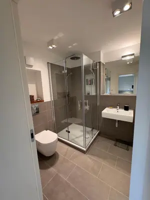 Ein Badezimmer in der Unterkunft Neue 2 Zimmer Wohnung im Grünen mit Terrasse und Platz