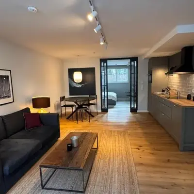 Neue 2 Zimmer Wohnung im Grünen mit Terrasse und Platz