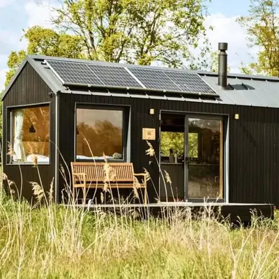 Offgrid Cabin am See in Brandenburg Tiny House Natururlaub bei Berlin