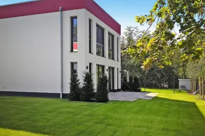 Ein Garten an der Unterkunft Appartement für 8 Personen in Strausberg