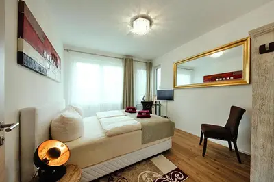 Ein Sitzbereich in der Unterkunft Appartement für 8 Personen in Strausberg