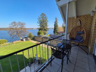Ein Balkon oder eine Terrasse in der Unterkunft Monteurzimmer 1 mit Seeblick