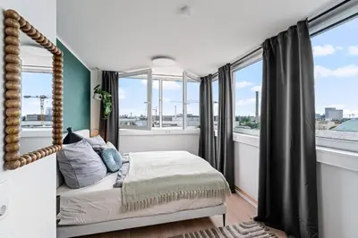Ein Bett oder Betten in einem Zimmer der Unterkunft Urban Loft - 180 Skyline Balkon - 4SZ - HBF
