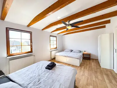 Ein Bett oder Betten in einem Zimmer der Unterkunft Large Apartment for Large Groups south of Berlin