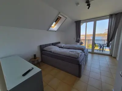 Ein Bett oder Betten in einem Zimmer der Unterkunft Monteurzimmer 2 Mit Seeblick
