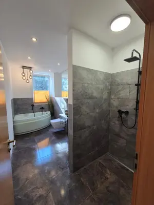 Ein Badezimmer in der Unterkunft Monteurzimmer 3 am See mit Garten
