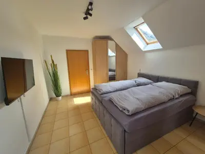 Ein Bett oder Betten in einem Zimmer der Unterkunft Monteurzimmer 4 am See mit Garten