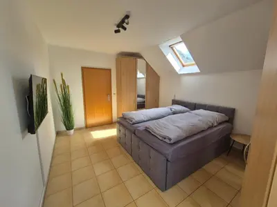 Ein Bett oder Betten in einem Zimmer der Unterkunft Monteurzimmer 4 am See mit Garten