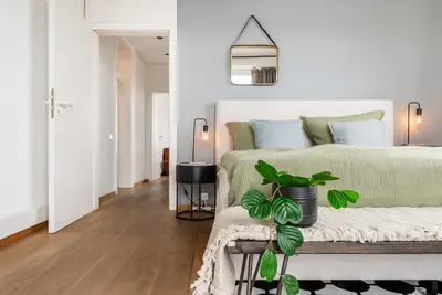 Ein Bett oder Betten in einem Zimmer der Unterkunft Urban Loft - 180 Skyline Balkon - 2 SZ - HBF