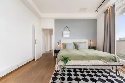 Ein Bett oder Betten in einem Zimmer der Unterkunft Urban Loft - 180 Skyline Balkon - 2 SZ - HBF