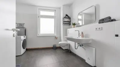 Ein Badezimmer in der Unterkunft BIG Urban Loft - bis zu 20 Personen - 180qm - 180 Grad Skyline Balkon