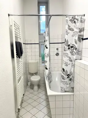 Ein Badezimmer in der Unterkunft Sehr zentrale Wohnung für bis zu 6 Gäste - Nah gelegen zum Kurfürstendamm, Potsdamer Platz und Kreuzberg in 10 Minuten
