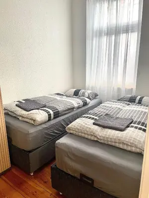 Ein Bett oder Betten in einem Zimmer der Unterkunft Sehr zentrale Wohnung für bis zu 6 Gäste - Nah gelegen zum Kurfürstendamm, Potsdamer Platz und Kreuzberg in 10 Minuten