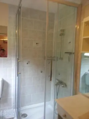 Ein Badezimmer in der Unterkunft Haus Waldidyll am See 1