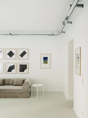 Ein Sitzbereich in der Unterkunft NOOK x Salon - Gallery-Apartment in Friedrichshain