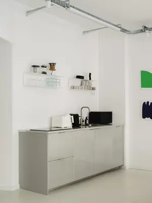 Küche/Küchenzeile in der Unterkunft NOOK x Salon - Gallery-Apartment in Friedrichshain