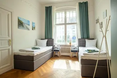 Ein Bett oder Betten in einem Zimmer der Unterkunft KAISER 04 by ROCKCHAIR Apartments l SUPERHOST Status l 3 Bedrooms Boxspringbeds 2 Bathrooms l Cozy Family & Business Flair 155 sqm 3 Balcony 4th Floor Elevator up to 10 guests welcomes you!