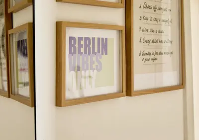 Ein Zertifikat, Auszeichnung, Logo oder anderes Dokument, das in der Unterkunft Design Apartment Berlin Mitte ausgestellt ist