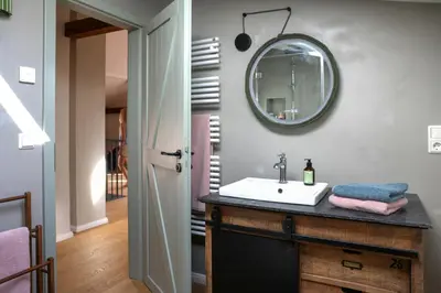 Ein Badezimmer in der Unterkunft Idyllic Hideaway In The Countryside