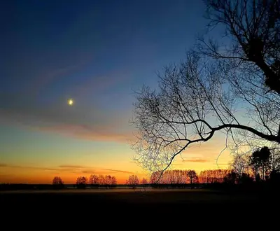 Blick auf den Sonnenuntergang/Sonnenaufgang von der Villa aus oder aus der Nähe