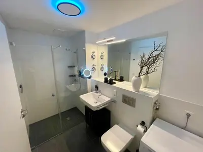 Ein Badezimmer in der Unterkunft Komm & Bleib Nähe Berlin mit Parkplatz