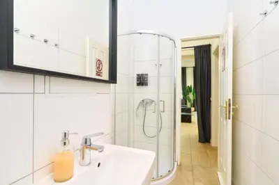Ein Badezimmer in der Unterkunft Apartment nähe Mauerpark - 65 QM