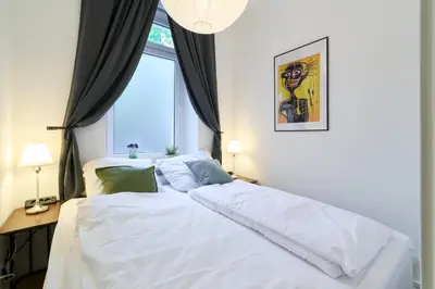 Ein Bett oder Betten in einem Zimmer der Unterkunft Apartment nähe Mauerpark - 65 QM
