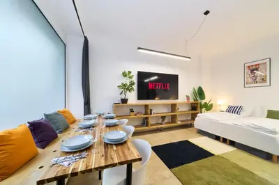 Ein Bett oder Betten in einem Zimmer der Unterkunft Apartment nähe Mauerpark - 65 QM