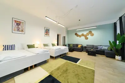 Ein Bett oder Betten in einem Zimmer der Unterkunft Apartment nähe Mauerpark - 65 QM