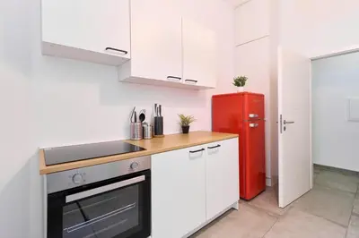 Küche/Küchenzeile in der Unterkunft YASMIN STAY Stilvolles Apartment nähe Mauerpark