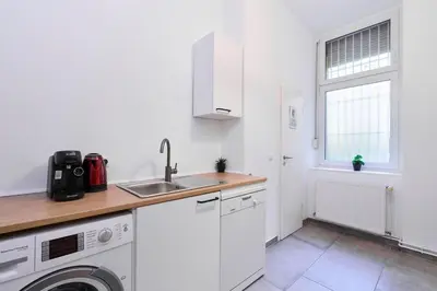 Küche/Küchenzeile in der Unterkunft YASMIN STAY Stilvolles Apartment nähe Mauerpark