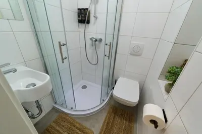 Ein Badezimmer in der Unterkunft YASMIN STAY Stilvolles Apartment nähe Mauerpark