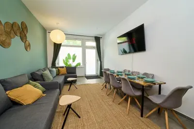 TV/Unterhaltungsangebot in der Unterkunft YASMIN STAY Stilvolles Apartment nähe Mauerpark