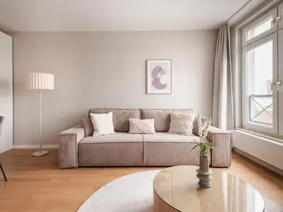 Ein Sitzbereich in der Unterkunft Modernes Studio Apartment Berlin Mitte 37m2 - U-Bahn Leopoldplatz by Rooms Berlin
