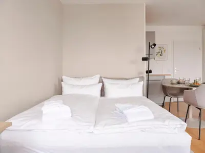 Ein Bett oder Betten in einem Zimmer der Unterkunft Modernes Studio Apartment Berlin Mitte 37m2 - U-Bahn Leopoldplatz by Rooms Berlin